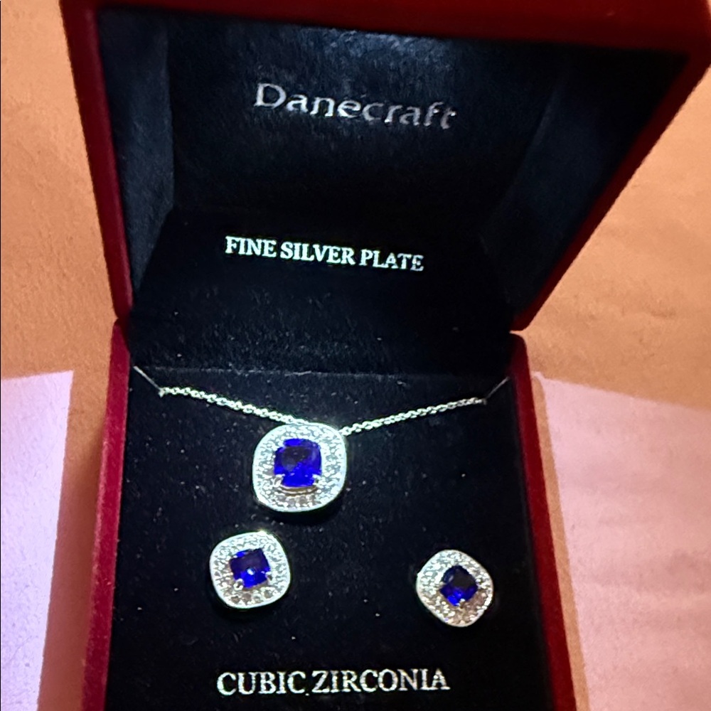 Danecraft NWT Fine Silver Plate Necklace with Blue Accents light up box